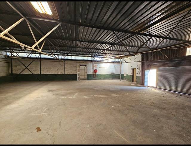 256M² WAREHOUSE TO LET IN MALVERN